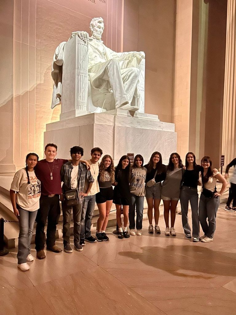Students at the Lincoln Memorial